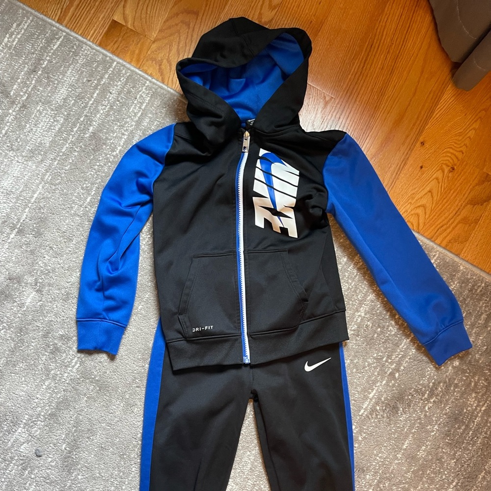 Nike size 7 dri-fit jogging suit
